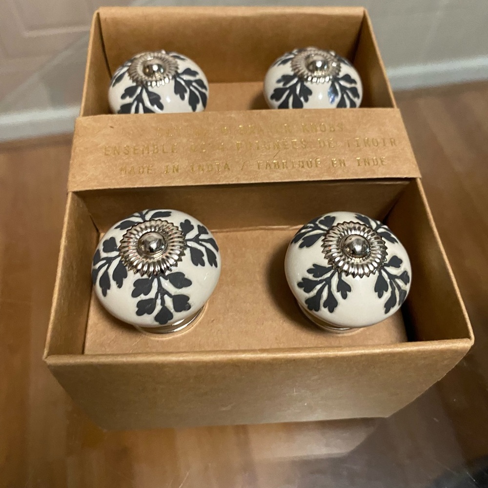 Drawer Pulls~Drawer Knobs Ivory / Silver Gray Set of 4~Instant Furniture Update